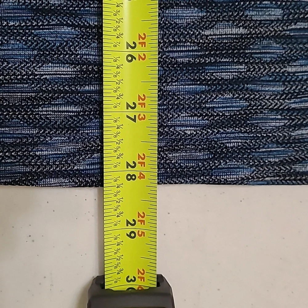 Under Armour Fitted Textured Blue Designed Sleeveless Top with Hoodie size Large - Picture 8 of 8